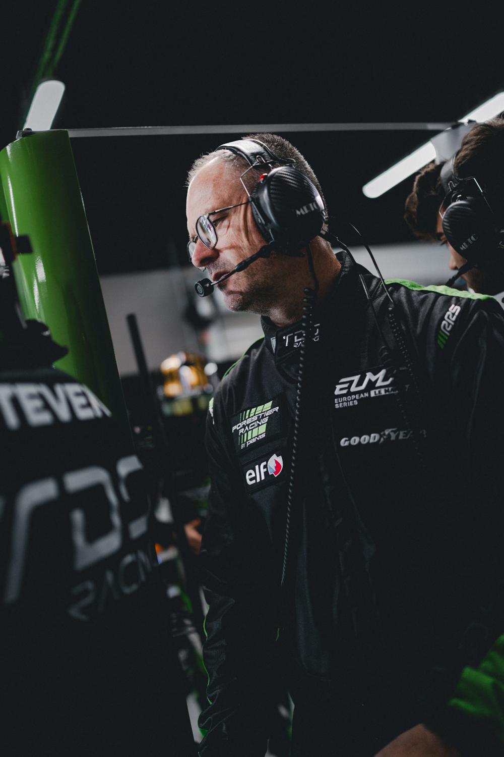 Le box de l'équipe pendant la course