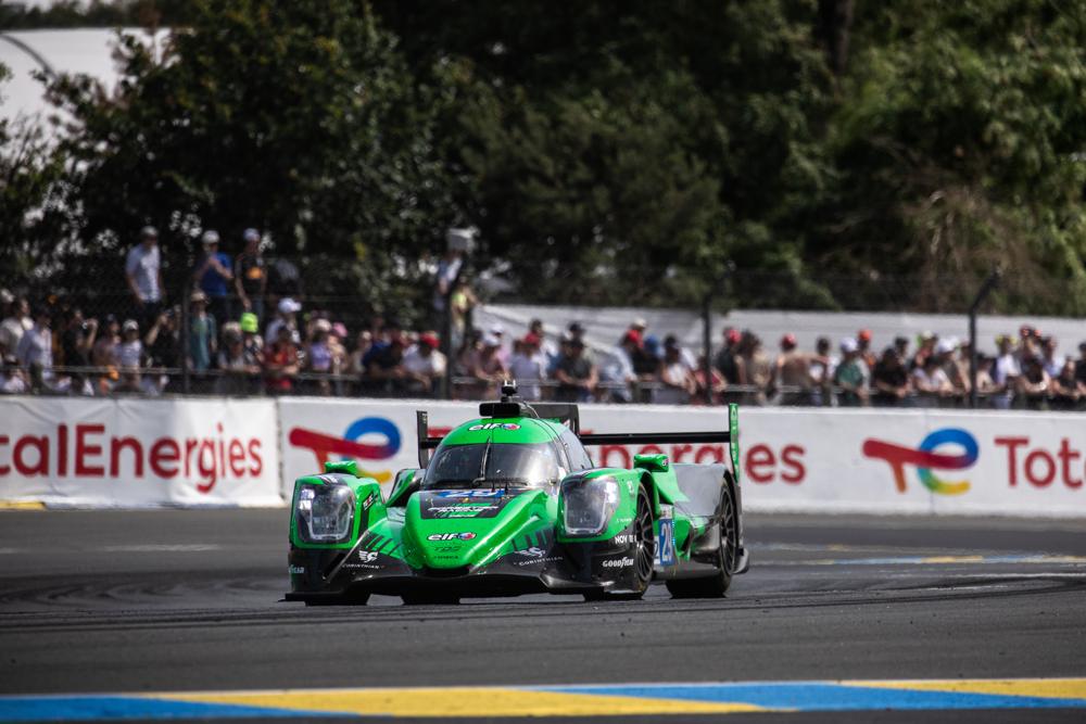 La voiture en piste